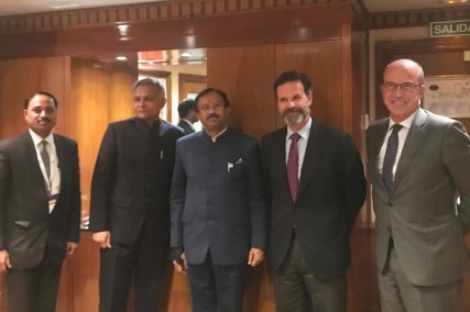 Juan Entrecanales se reúne con el Ministro de Estado de Asuntos Exteriores de India