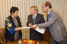 Imagen de la firma del convenio de colaboración entre FICCI y empresarios de Aragón.