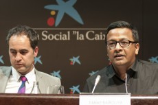 Guillermo Rodríguez, director de la Casa de la India, y Paras Bairoliya en el II Encuentro de la Moda España-India.