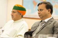 Arjun Ram Meghwal y Shri Vivek Gupta