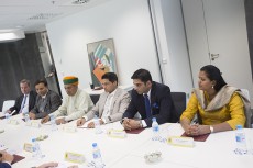 Los Líderes Indios durante el encuentro en el Ministerio de Economía