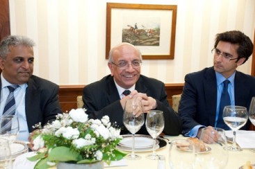 Alan D'Silva (PWC), Som Mittal (NASSCOM) y Carlos Ávila (BBVA)