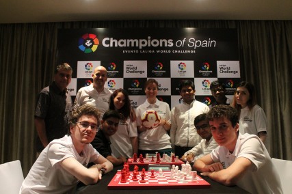Grandes ajedrecistas españoles visitan la India